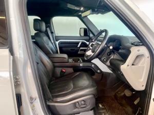 Land Rover Defender 110 D300 X-Dynamic HSE - Image 10
