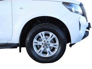 Nissan Navara 2.5DDTi double cab SE Plus auto - Image 18