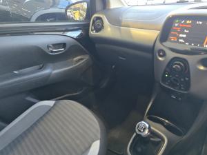 Toyota Aygo 1.0 X-Play - Image 9