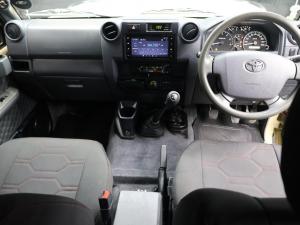 Toyota Land Cruiser 79 4.5D-4D V8 double cab LX - Image 8