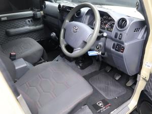 Toyota Land Cruiser 79 4.5D-4D V8 double cab LX - Image 9