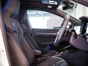 Volkswagen Golf R - Image 12