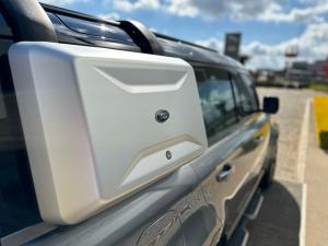 Land Rover Defender 110 D300 X-Dynamic HSE - Image 10