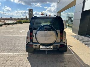Land Rover Defender 110 D300 X-Dynamic HSE - Image 6