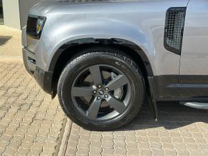 Land Rover Defender 110 D300 X-Dynamic HSE - Image 7