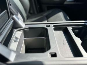Land Rover Defender 110 D300 X-Dynamic HSE - Image 9