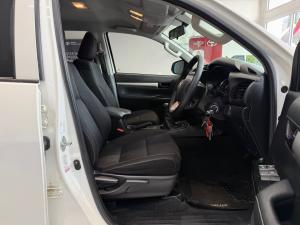 Toyota Hilux 2.4GD-6 double cab Raider manual - Image 12