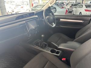 Toyota Hilux 2.4GD-6 single cab 4x4 Raider manual - Image 7