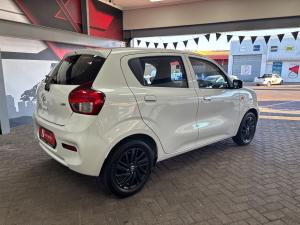 Toyota Vitz 1.0 XR manual - Image 2