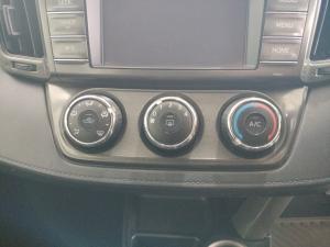 Toyota RAV4 2.0 GX - Image 17