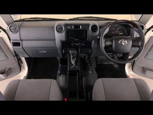 Toyota Land Cruiser 79 2.8GD-6 double cab - Image 6