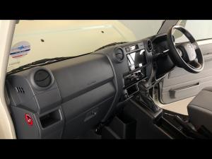 Toyota Land Cruiser 79 2.8GD-6 double cab - Image 7