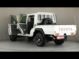 Toyota Land Cruiser 79 2.8GD-6 double cab - Image 10
