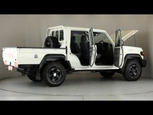 Toyota Land Cruiser 79 2.8GD-6 double cab - Image 16