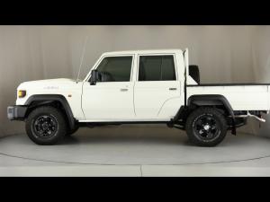 Toyota Land Cruiser 79 2.8GD-6 double cab - Image 17
