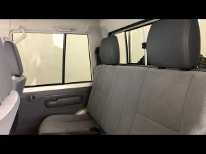 Toyota Land Cruiser 79 2.8GD-6 double cab - Image 21