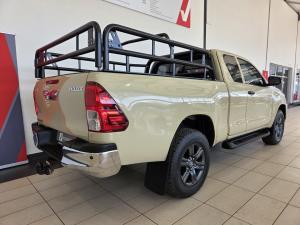 Toyota Hilux 2.4GD-6 Xtra cab Raider manual - Image 3