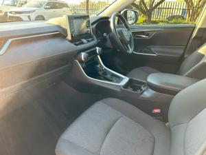 Toyota RAV4 2.0 GX auto - Image 7