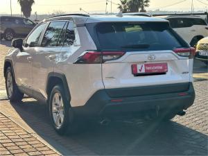 Toyota RAV4 2.0 GX auto - Image 13