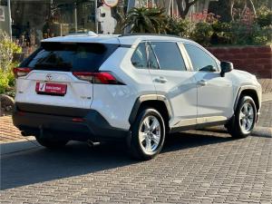 Toyota RAV4 2.0 GX auto - Image 2