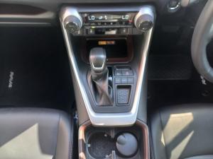 Toyota RAV4 2.0 VX - Image 12
