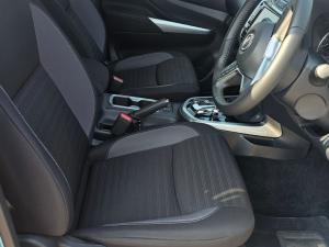 Nissan Navara 2.5D LE 4X4 automatic D/C - Image 10