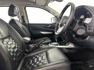 Nissan Navara 2.5DDTI LE/LE Plus automatic D/C - Image 18
