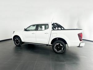Nissan Navara 2.5DDTI LE/LE Plus automatic D/C - Image 3
