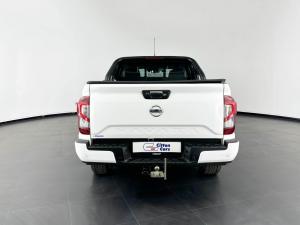 Nissan Navara 2.5DDTI LE/LE Plus automatic D/C - Image 4