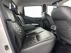 Nissan Navara 2.5DDTI LE/LE Plus automatic D/C - Image 6