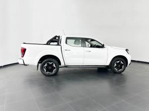 Nissan Navara 2.5DDTI LE/LE Plus automatic D/C - Image 8