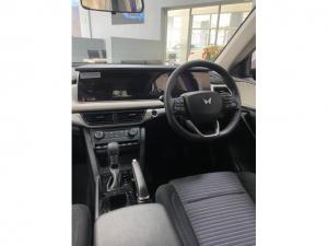 Mahindra XUV700 2.0T AX5 - Image 10