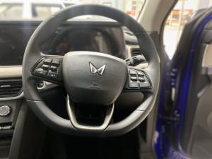 Mahindra XUV700 2.0T AX5 - Image 12