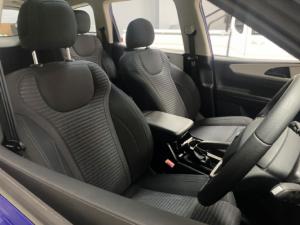 Mahindra XUV700 2.0T AX5 - Image 7