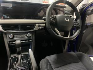 Mahindra XUV700 2.0T AX5 - Image 7