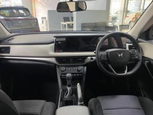 Mahindra XUV700 2.0T AX5 - Image 9