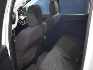 Volkswagen Amarok 2.0TDI double cab Life manual - Image 19