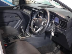 Volkswagen Amarok 2.0TDI double cab Life manual - Image 20