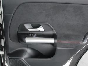 Mercedes-Benz GLA GLA200d Progressive - Image 19