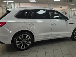 Volkswagen Touareg V6 TDI Executive R-Line - Image 11