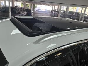 Volkswagen Touareg V6 TDI Executive R-Line - Image 12