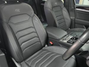 Volkswagen Touareg V6 TDI Executive R-Line - Image 3