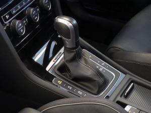 Volkswagen Golf R - Image 22