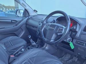 Isuzu KB 250D-Teq double cab 4x4 LE - Image 9