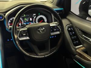 Toyota Land Cruiser 300 3.5T ZX - Image 8