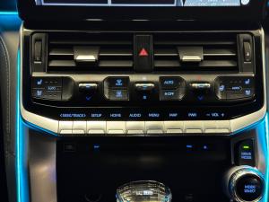 Toyota Land Cruiser 300 3.5T ZX - Image 14