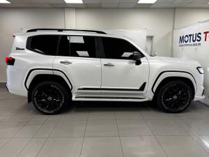 Toyota Land Cruiser 300 3.5T ZX - Image 3