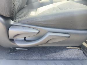 Toyota Hilux 2.4GD-6 single cab Raider manual - Image 12