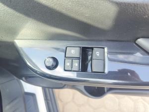 Toyota Hilux 2.4GD-6 single cab Raider manual - Image 18