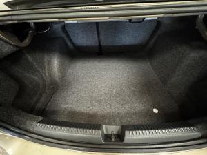 Volkswagen Polo sedan 1.6 Comfortline - Image 16